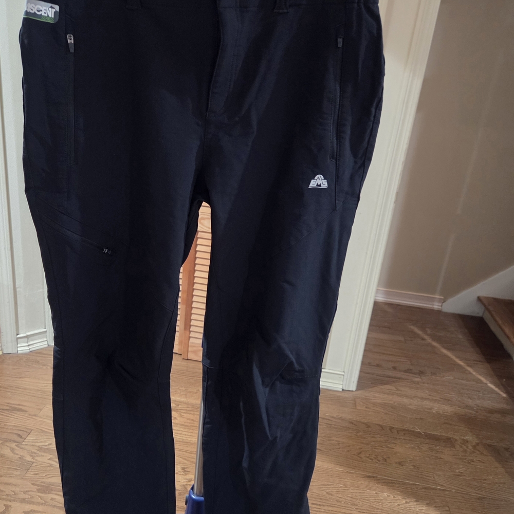 Ascent Women's Black Cargo Pants